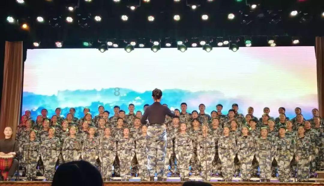 凤凰传奇一己之力，带火00后“代舞”，有人一天收入3000能跳50首歌